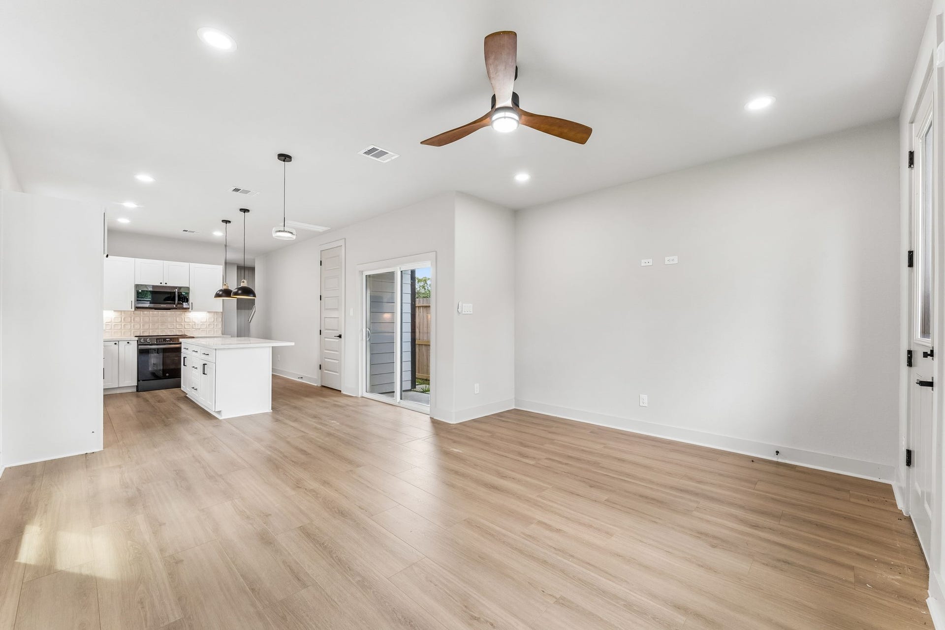 8027 BETTY BOOP Street, Houston, TX 77028 8027 BETTY BOOP Street, Houston, TX 77028
