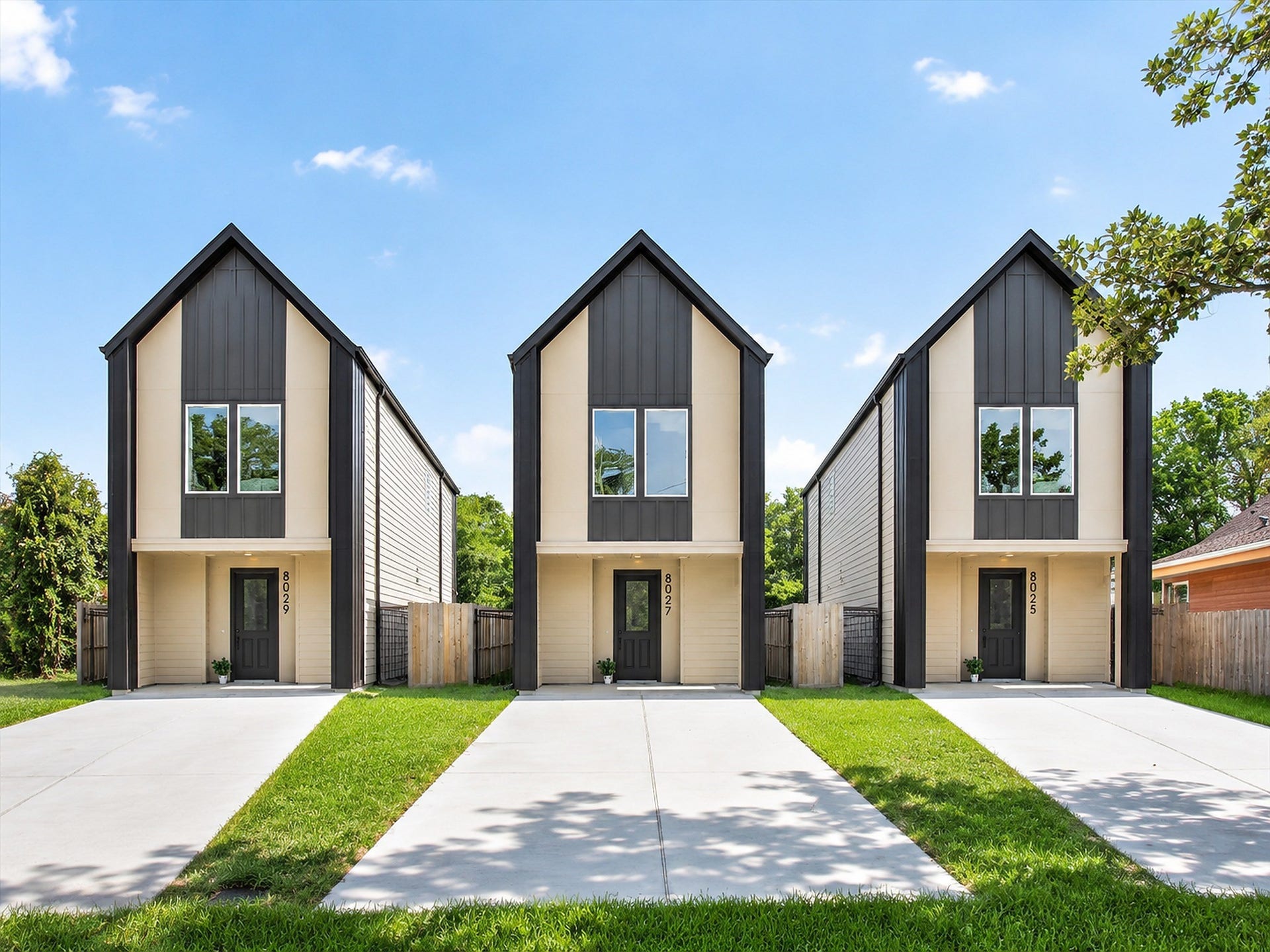 8027 BETTY BOOP Street, Houston, TX 77028 The far right home is completed and MOVE IN READY!