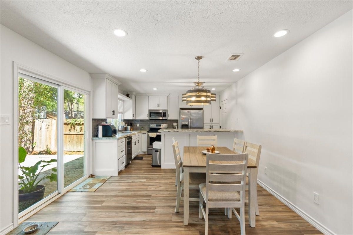 3735 Glade Forest Drive, Houston, TX 77339 Dining area off the kitchen