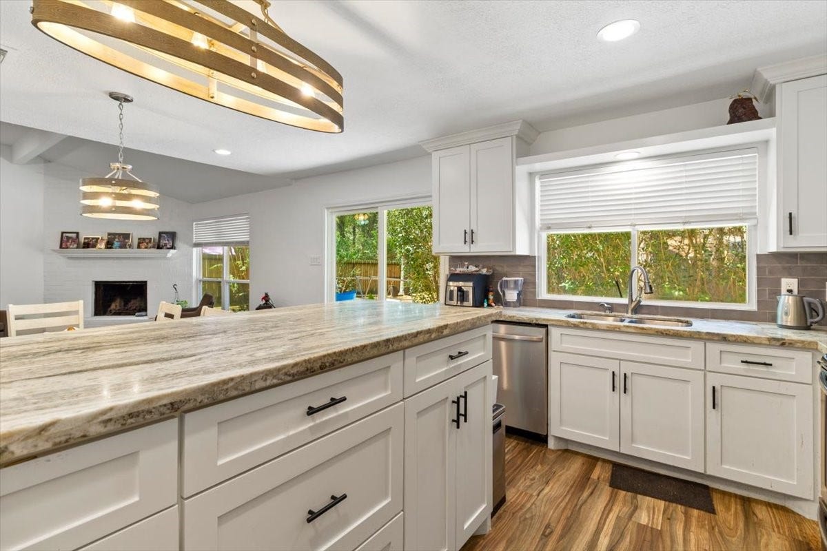 3735 Glade Forest Drive, Houston, TX 77339 Large island