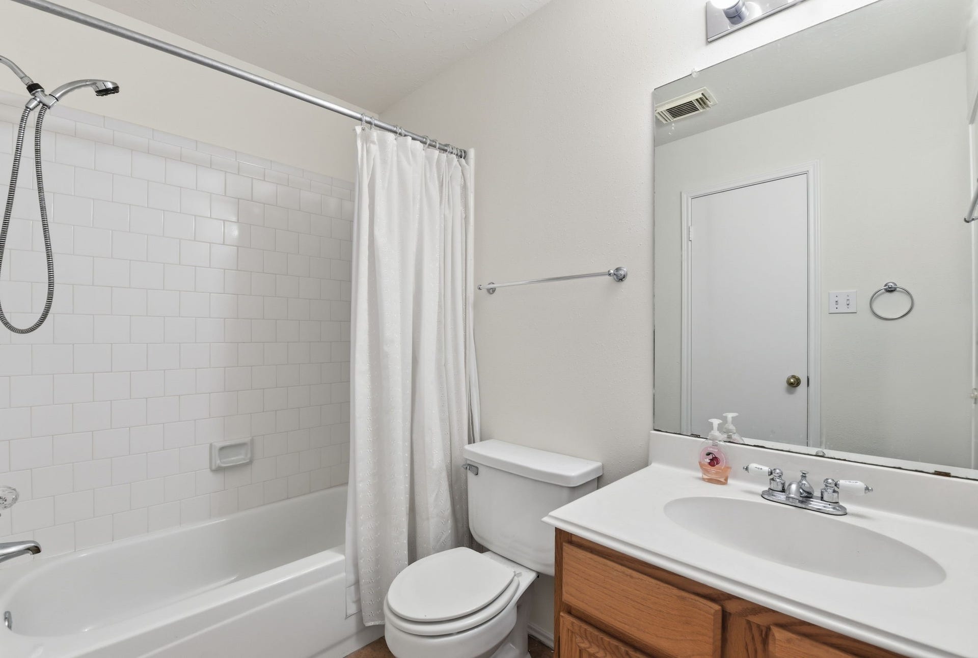 2739 S Peach Hollow Circle, Pearland, TX 77584 2739 S Peach Hollow Circle, Pearland, TX 77584