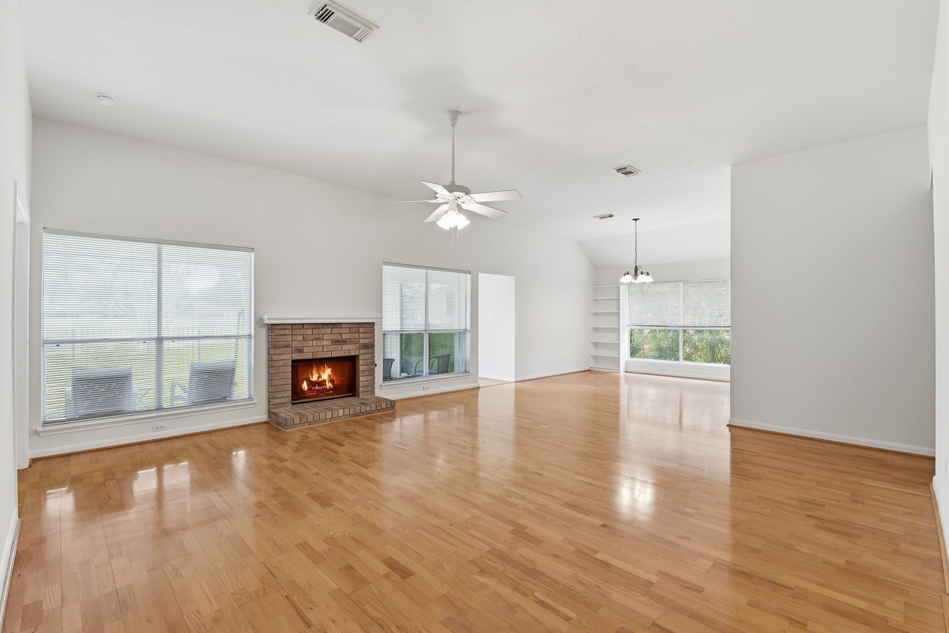 2739 S Peach Hollow Circle, Pearland, TX 77584 2739 S Peach Hollow Circle, Pearland, TX 77584