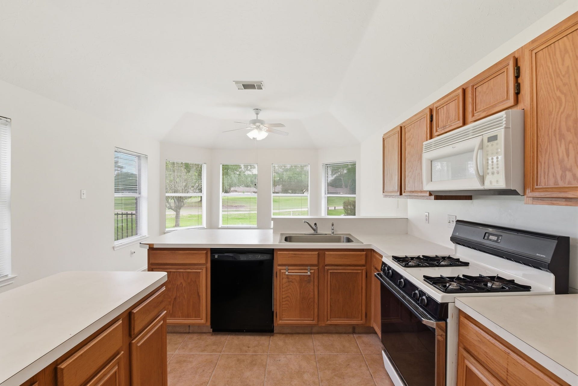 2739 S Peach Hollow Circle, Pearland, TX 77584 2739 S Peach Hollow Circle, Pearland, TX 77584