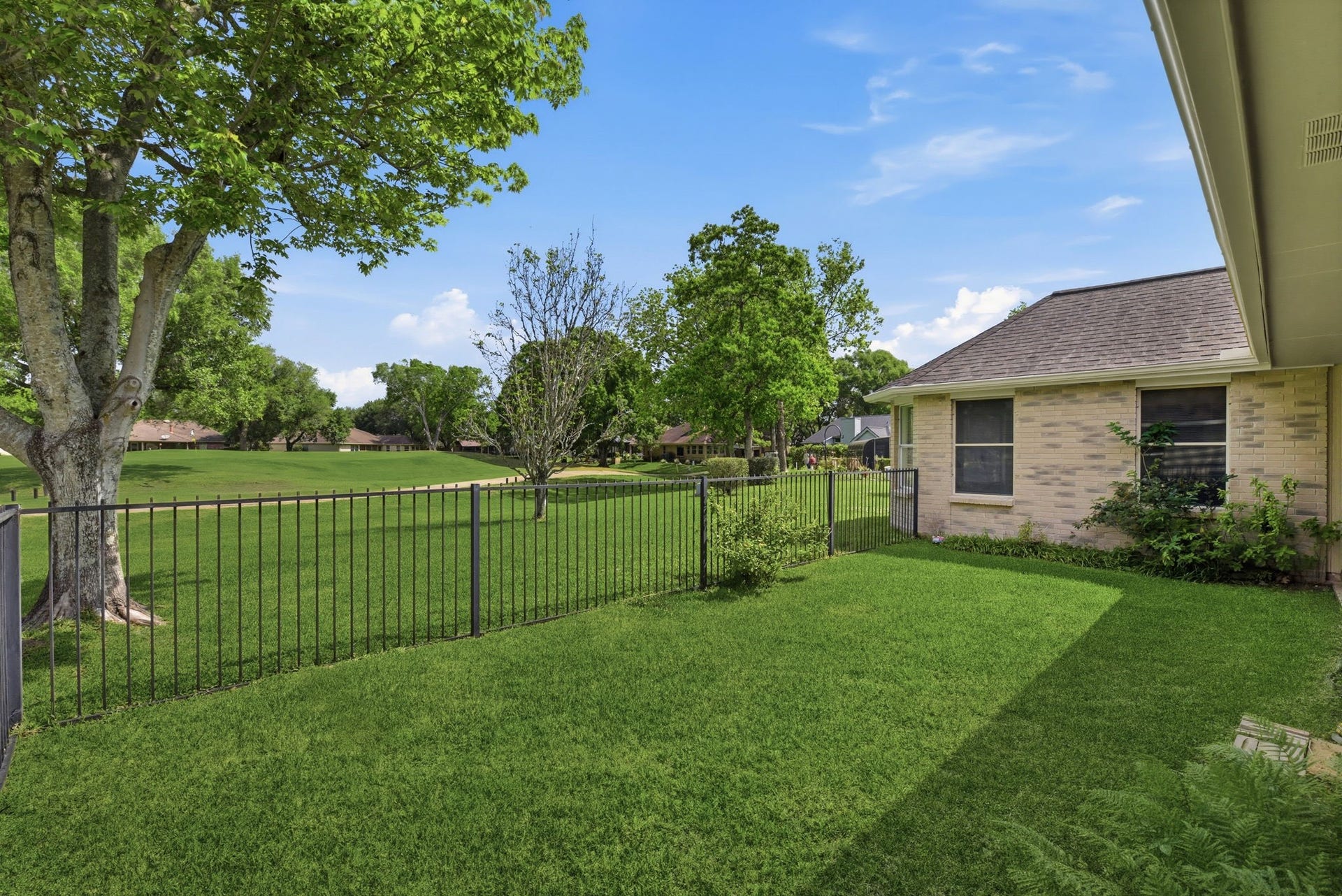 2739 S Peach Hollow Circle, Pearland, TX 77584 2739 S Peach Hollow Circle, Pearland, TX 77584