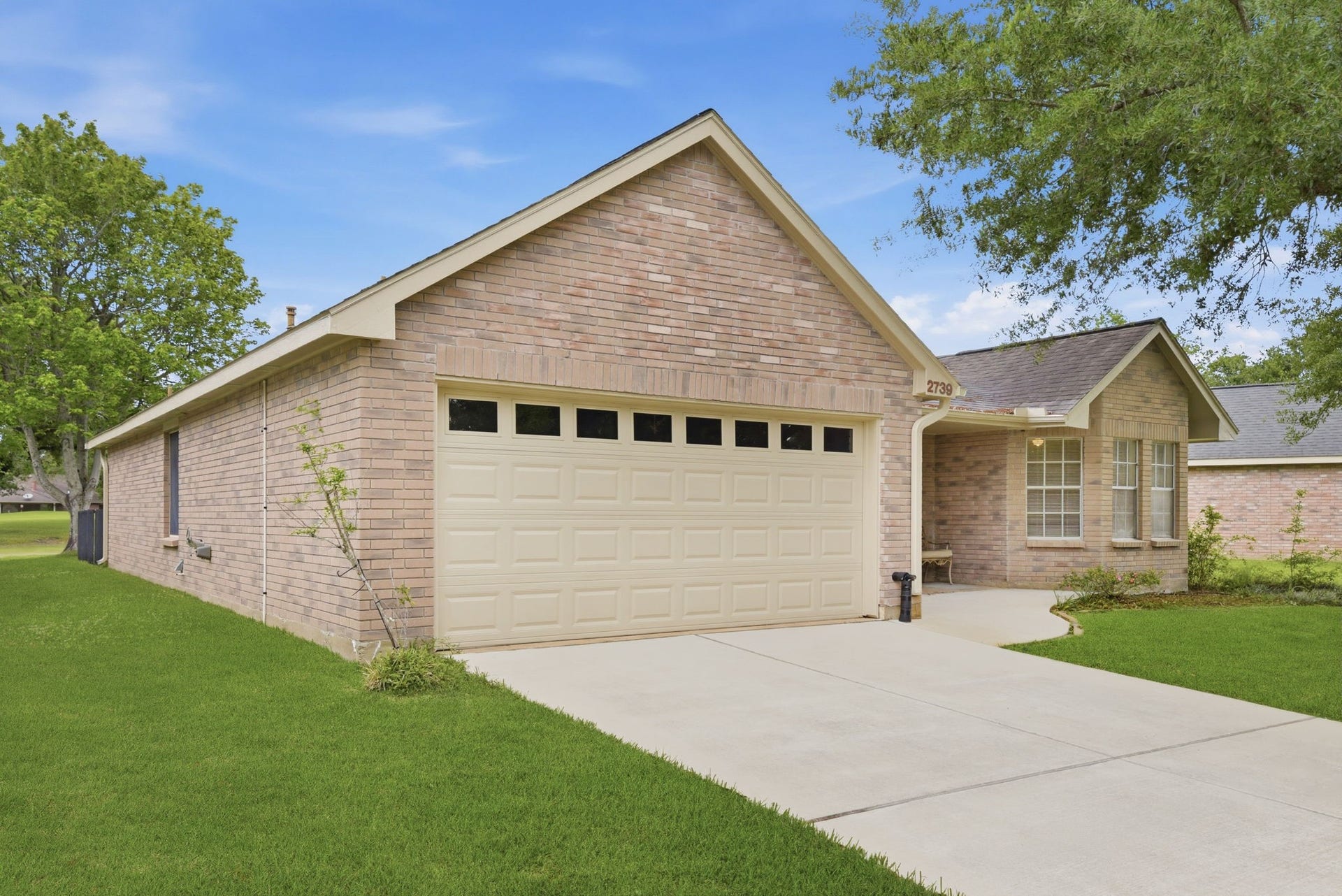 2739 S Peach Hollow Circle, Pearland, TX 77584 2739 S Peach Hollow Circle, Pearland, TX 77584