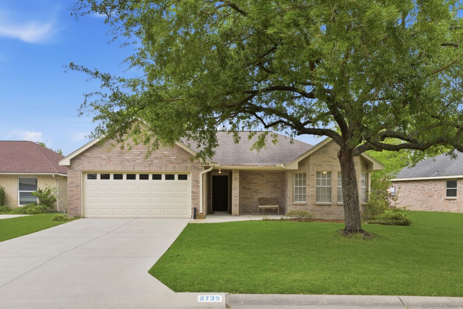 Property photo for 2739 S Peach Hollow Circle, Pearland, TX