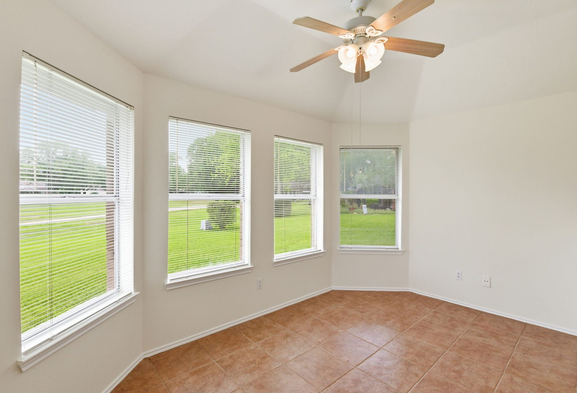 2739 S Peach Hollow Circle, Pearland, TX 77584 2739 S Peach Hollow Circle, Pearland, TX 77584