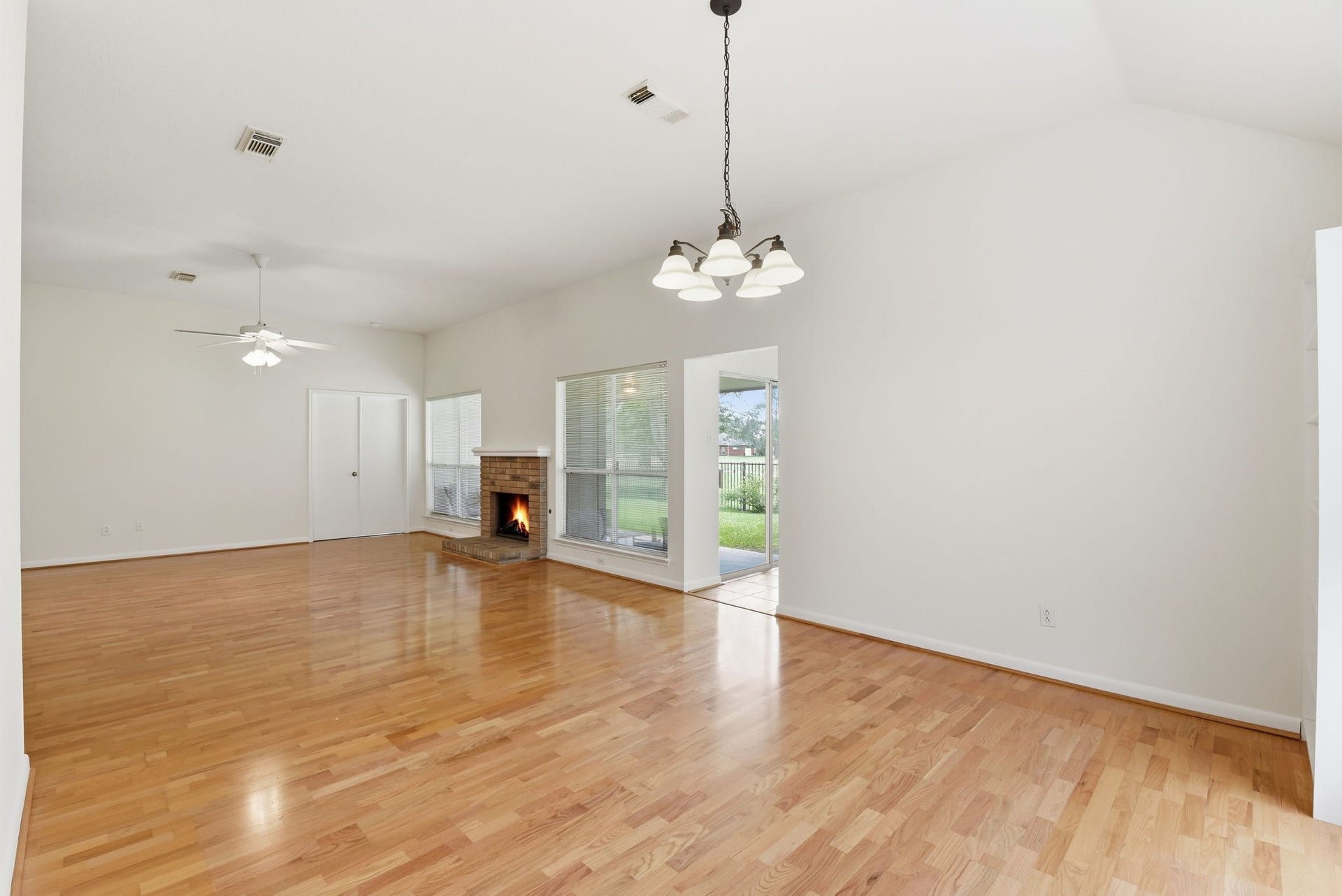 2739 S Peach Hollow Circle, Pearland, TX 77584 2739 S Peach Hollow Circle, Pearland, TX 77584