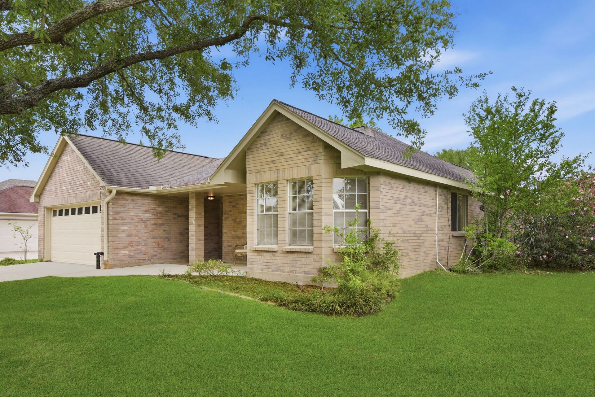 2739 S Peach Hollow Circle, Pearland, TX 77584 2739 S Peach Hollow Circle, Pearland, TX 77584
