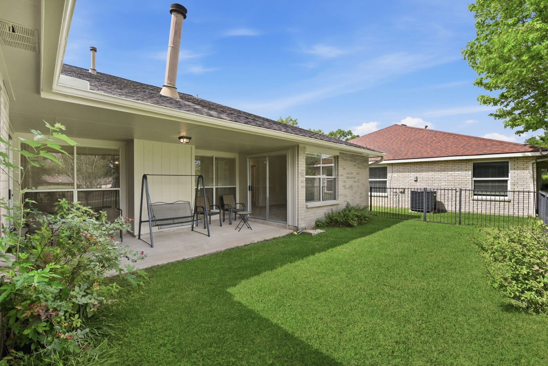 2739 S Peach Hollow Circle, Pearland, TX 77584 2739 S Peach Hollow Circle, Pearland, TX 77584