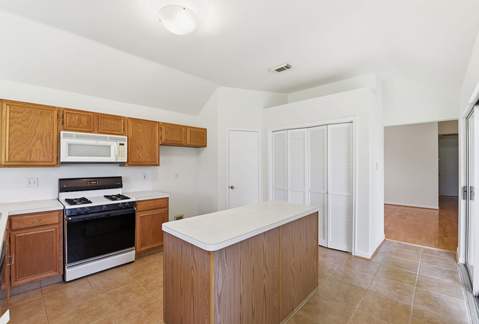 2739 S Peach Hollow Circle, Pearland, TX 77584 2739 S Peach Hollow Circle, Pearland, TX 77584