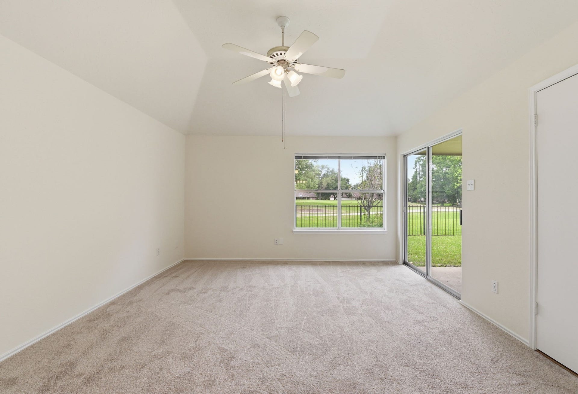 2739 S Peach Hollow Circle, Pearland, TX 77584 2739 S Peach Hollow Circle, Pearland, TX 77584