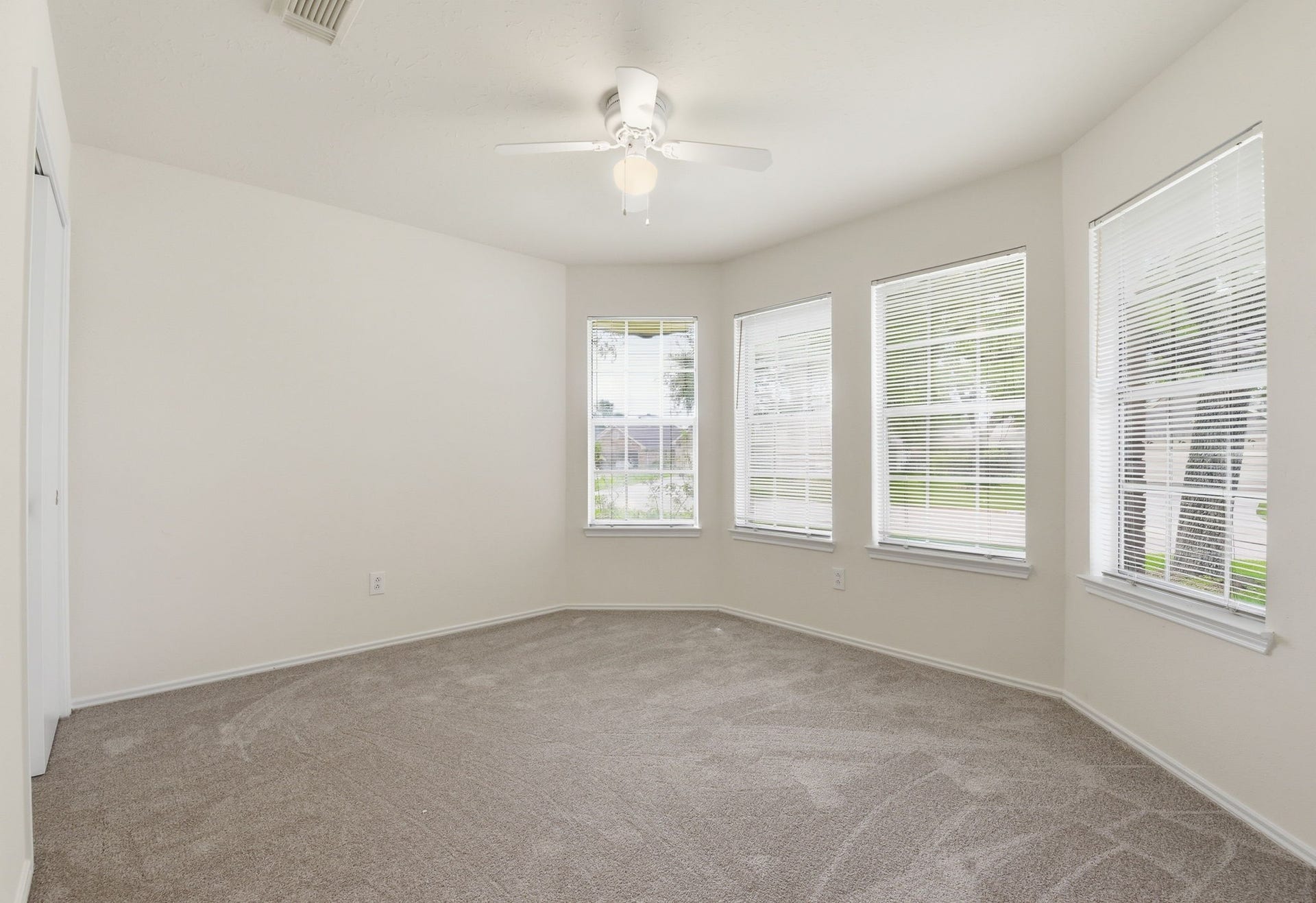 2739 S Peach Hollow Circle, Pearland, TX 77584 2739 S Peach Hollow Circle, Pearland, TX 77584