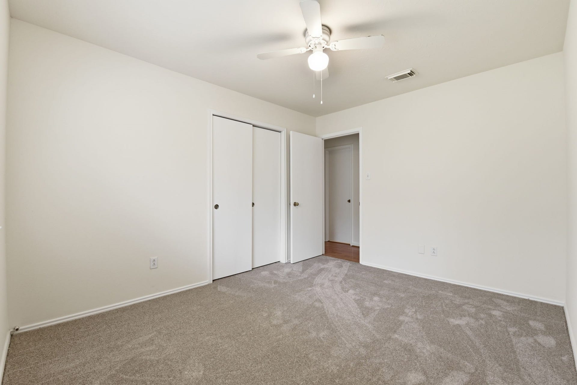 2739 S Peach Hollow Circle, Pearland, TX 77584 2739 S Peach Hollow Circle, Pearland, TX 77584