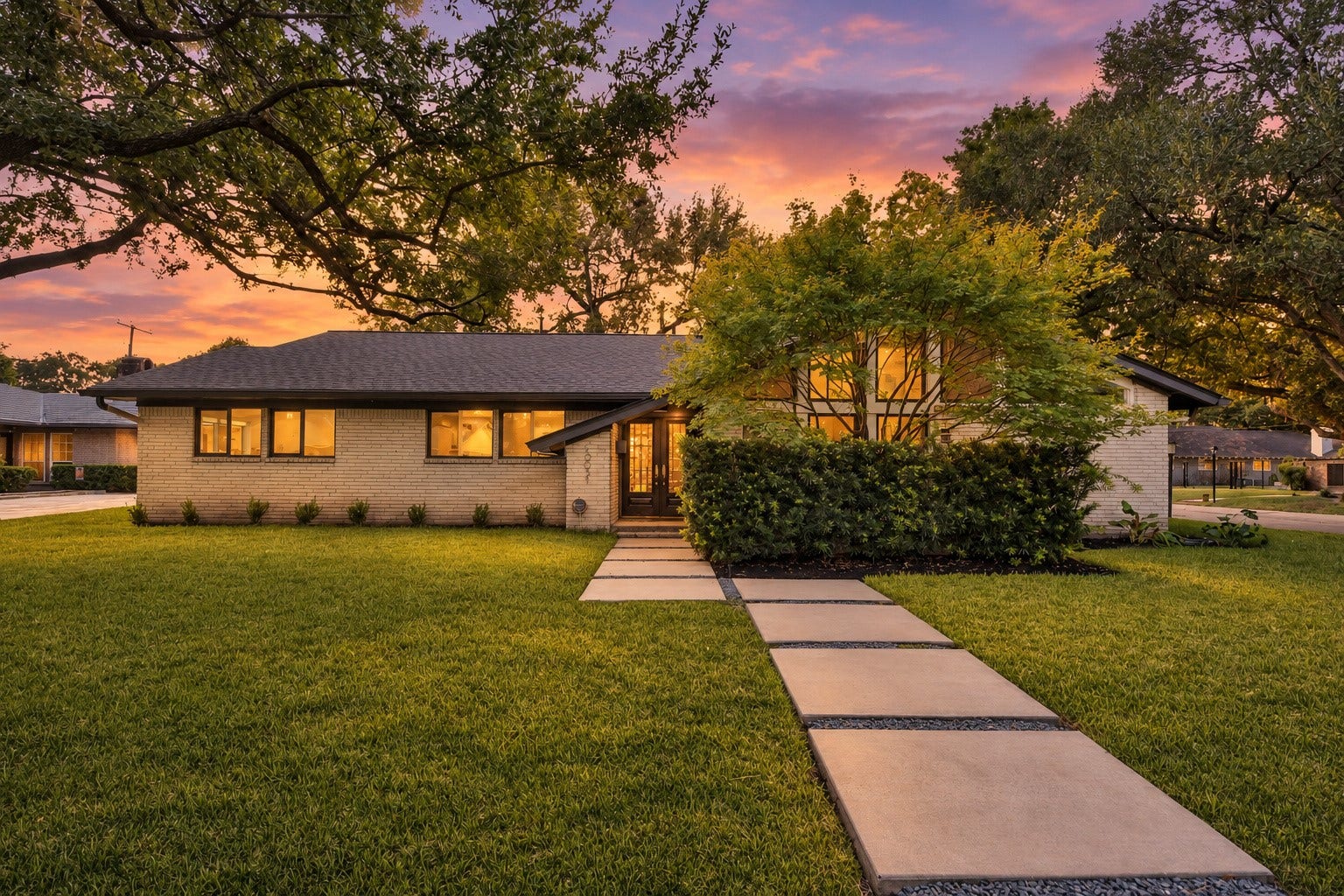 10051 Wickersham Lane, Houston, TX 77042 Welcome to 10051 Wickersham Lane.