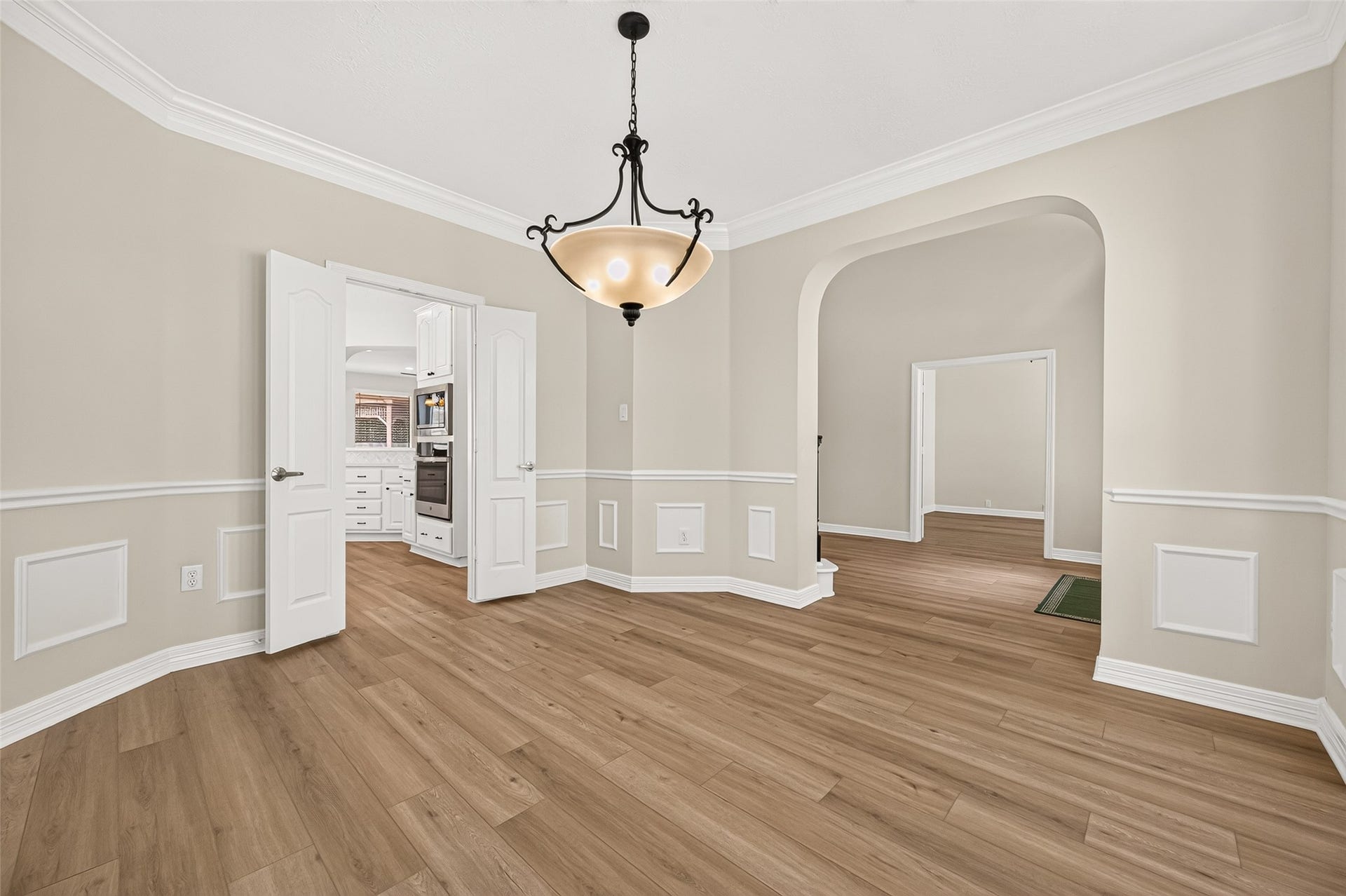 826 Ivory Ridge Lane, Houston, TX 77094 Designed with entertaining in mind, the formal dining room connects directly to the kitchen through double doorsmaking it easy to bring the holiday dinner straight from the kitchen to the table. Its easy to envision friends & loved ones gathered in this space. A wide arched opening leads back toward the foyer, creating an open, graceful flow while still allowing the dining room to feel like its own distinct space.
