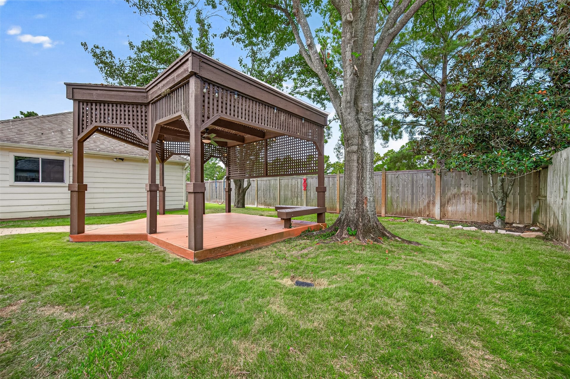 826 Ivory Ridge Lane, Houston, TX 77094 SHADE, SPACE & ROOM TO ENJOY IT! Mature trees provide wonderful shade throughout the fenced backyard, with plenty of grassy space surrounding the pergola for outdoor activities, gardening or simply relaxing outdoors. The pergola creates an inviting backyard destination, while the absence of rear neighbors adds to the sense of privacy.
