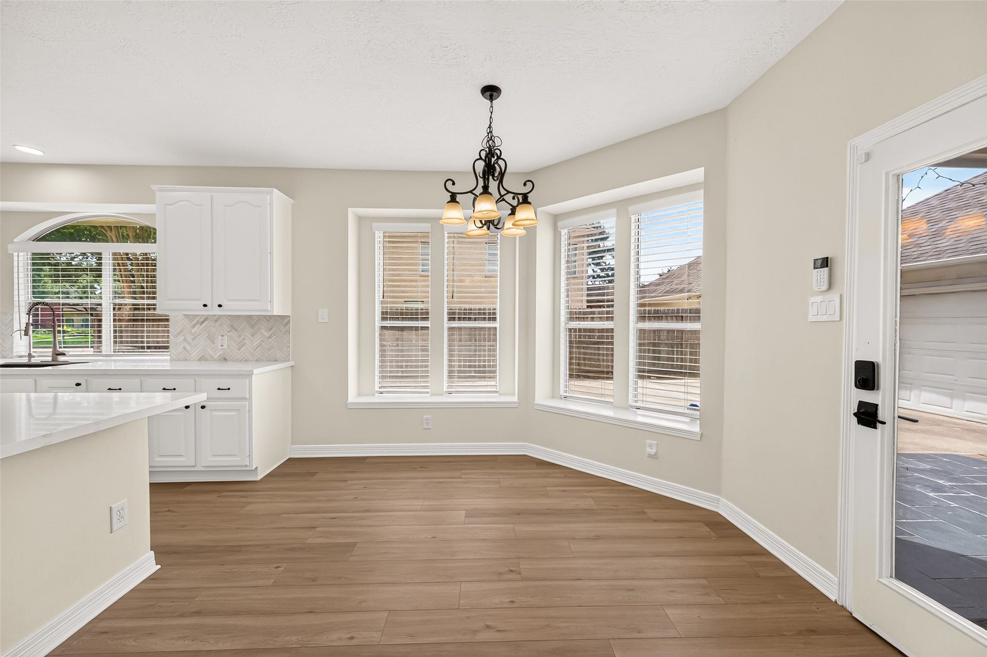 826 Ivory Ridge Lane, Houston, TX 77094 GOOD MORNING! Surrounded by windows & filled with natural light, the cheerful breakfast room offers plenty of space for a table & chairs. Conveniently located just beyond the kitchen, its an inviting spot for morning coffee, casual meals, helping with homework, or catching up at the end of the day. A glass-paneled door provides easy access to the driveway, detached 3-car garage, covered patio, pergola, & backyard.