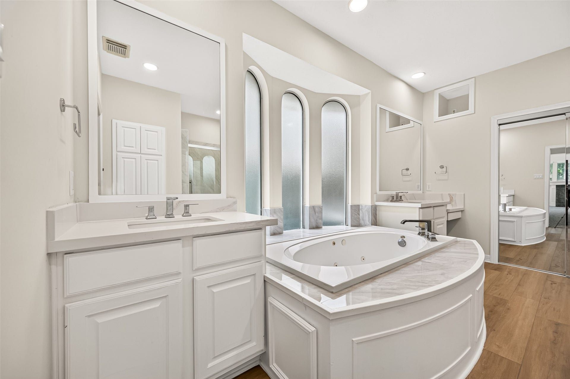 826 Ivory Ridge Lane, Houston, TX 77094 WELCOME TO THIS SPA-LIKE RETREAT! The spacious Primary Bath offers separate vanities with updated quartz countertops, sinks & fixtures, a jetted tub, oversized walk-in shower, recessed lighting & plenty of room to begin the day without bumping elbows. Three distinctive arched windows bring in natural light while maintaining privacy. LVP flooring (2026) continues the fresh, updated look.