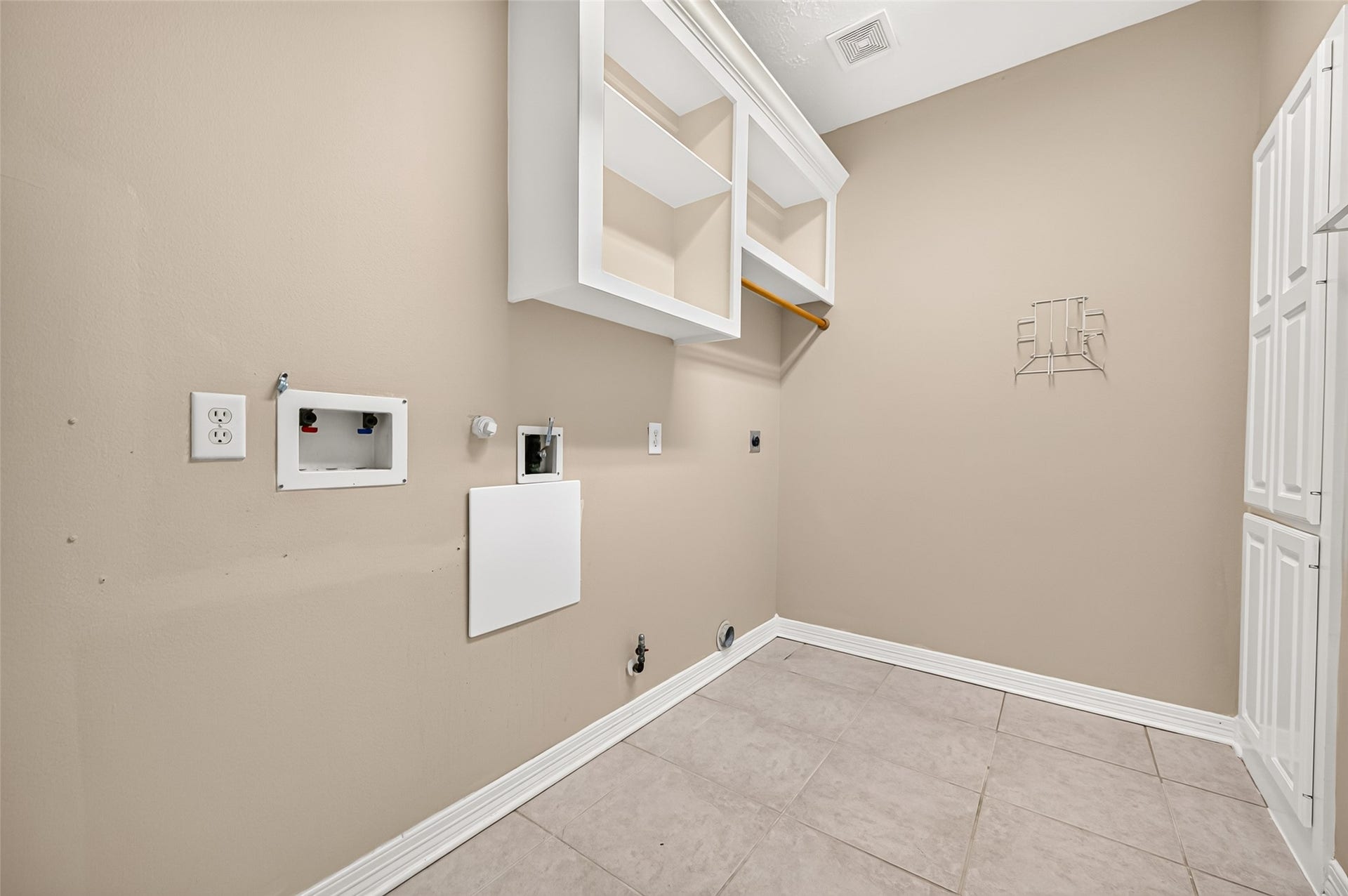 826 Ivory Ridge Lane, Houston, TX 77094 LAUNDRY DAY MADE EASIER! The spacious utility room provides room for a full-size washer & dryer with both electric & gas dryer connections for added versatility. Upper cabinets, floor-to-ceiling cabinetry & a hanging rod provide plenty of storage & functionality. Theres even space for a 2nd refrigerator, upright freezer, or perhaps a water softener system. Durable tile flooring makes this hardworking space easy to maintain.