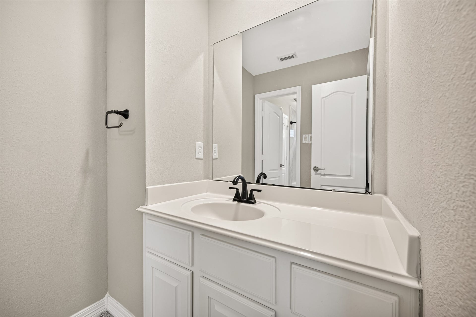 826 Ivory Ridge Lane, Houston, TX 77094 NO NEED TO SHARE THE SINK! Bedroom #3 enjoys its own private sink vanity with generous counter space, cabinet storage & a large wall mirror. This thoughtful Jack & Jill design gives Bedrooms #2 & #3 their own separate spaces for getting ready, while sharing only the tub/shower & commode area between them.
