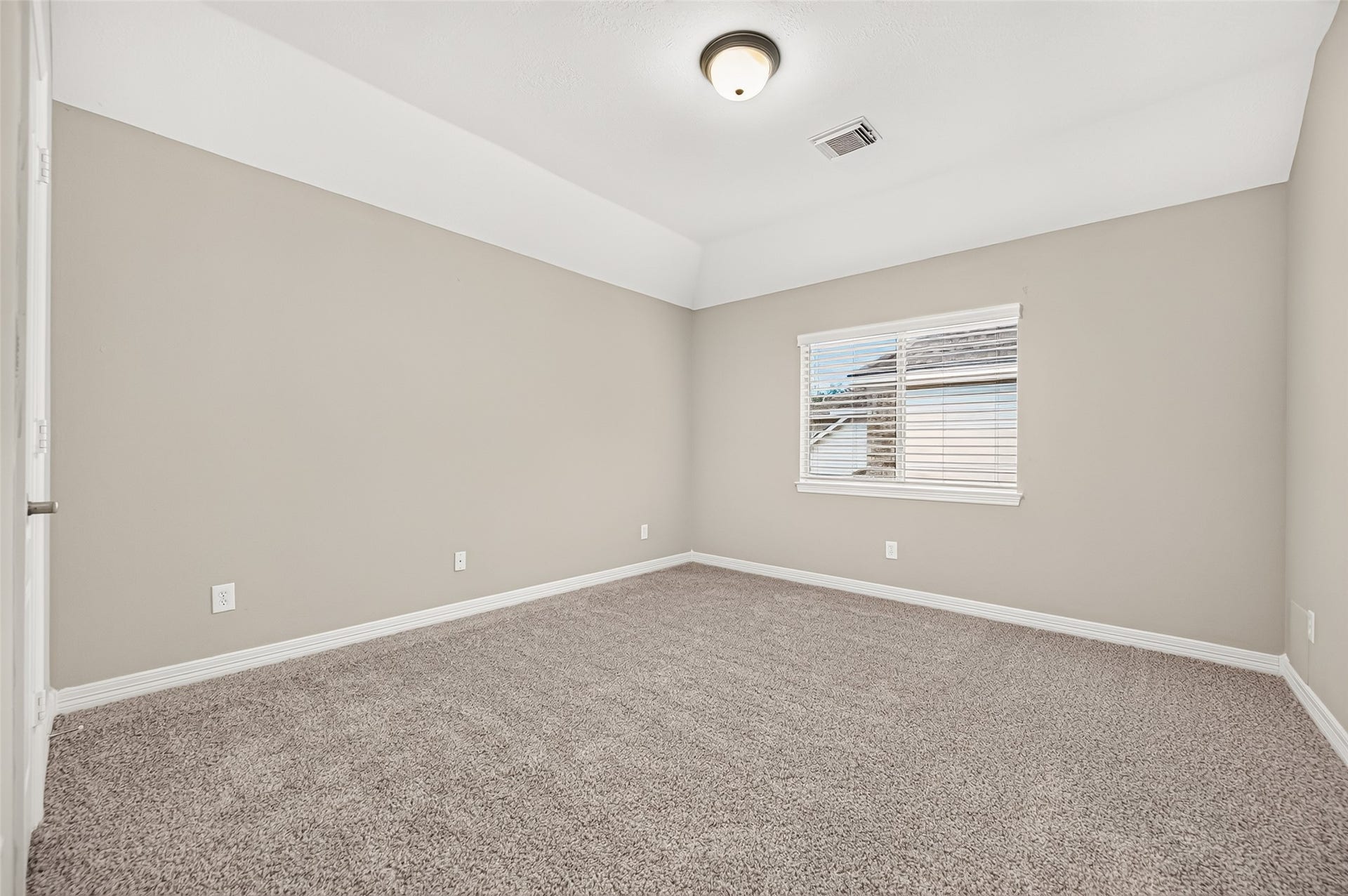 826 Ivory Ridge Lane, Houston, TX 77094 ANOTHER SPACIOUS SECONDARY BEDROOM! Bedroom #3 offers generous space for a complete bedroom suite with plenty of room for a bed, nightstands, dresser & more. A large window provides natural light, while the high ceiling enhances the open, comfortable feel. This bedroom also features its own private sink vanity and a large, lighted walk-in closet, with convenient access to the shared Jack & Jill bathing area connecting Bedrooms #2 & #3.