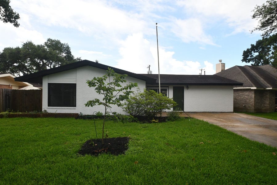 Property photo for 2431 Bayou Drive, League City, TX