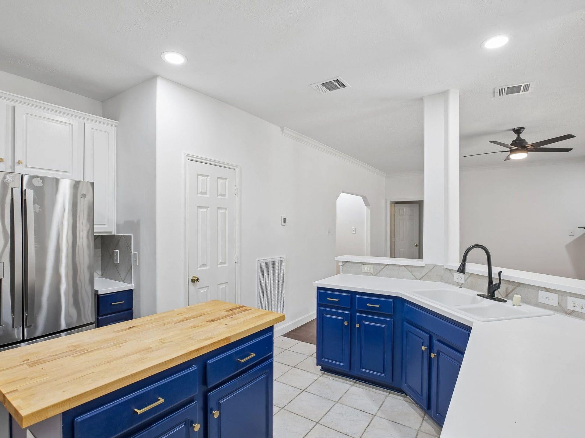 1207 Peregrine Drive, Friendswood, TX 77546