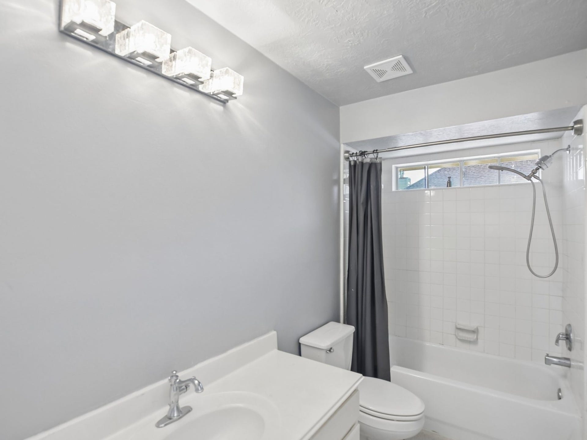 1207 Peregrine Drive, Friendswood, TX 77546