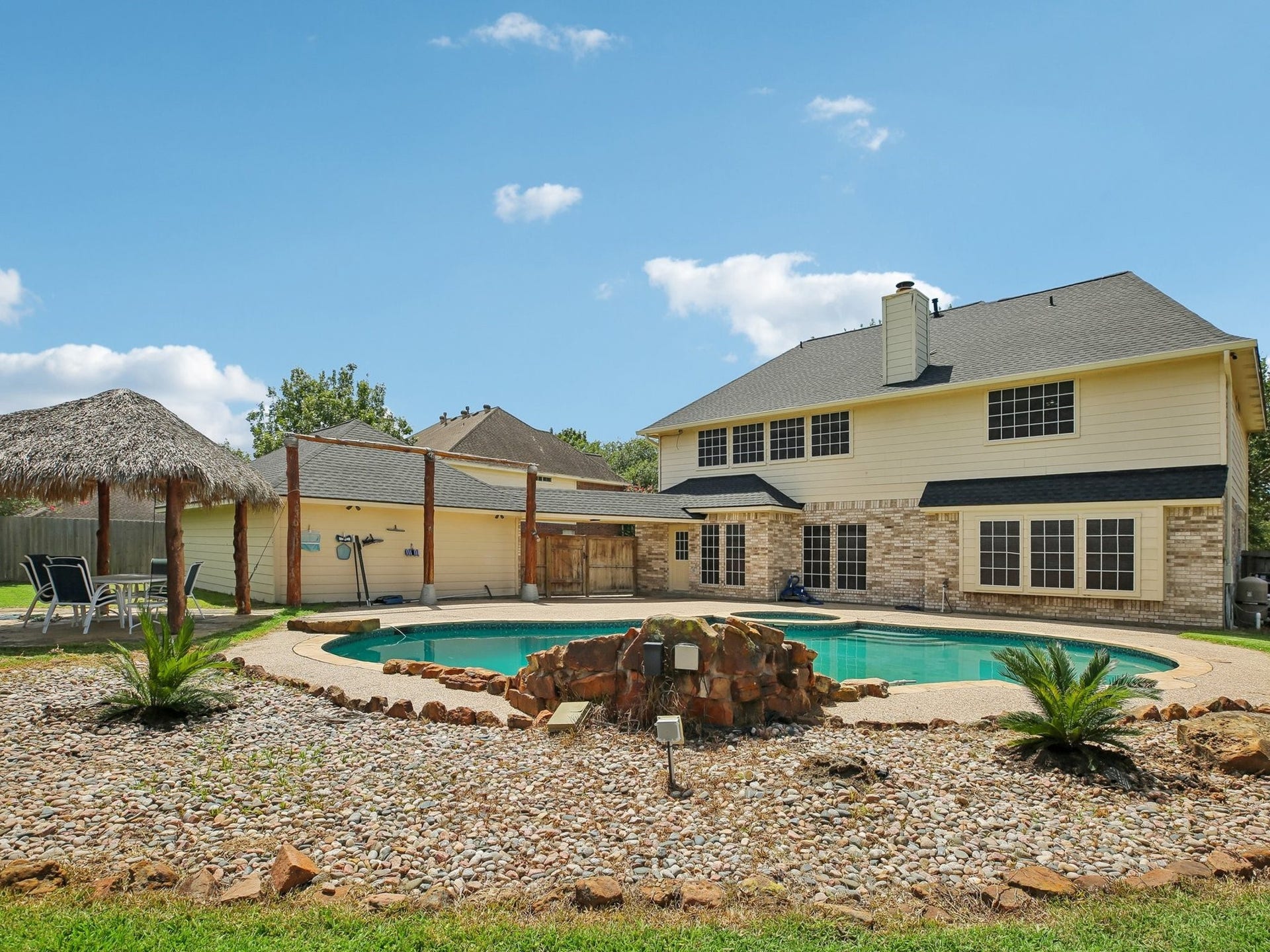 1207 Peregrine Drive, Friendswood, TX 77546