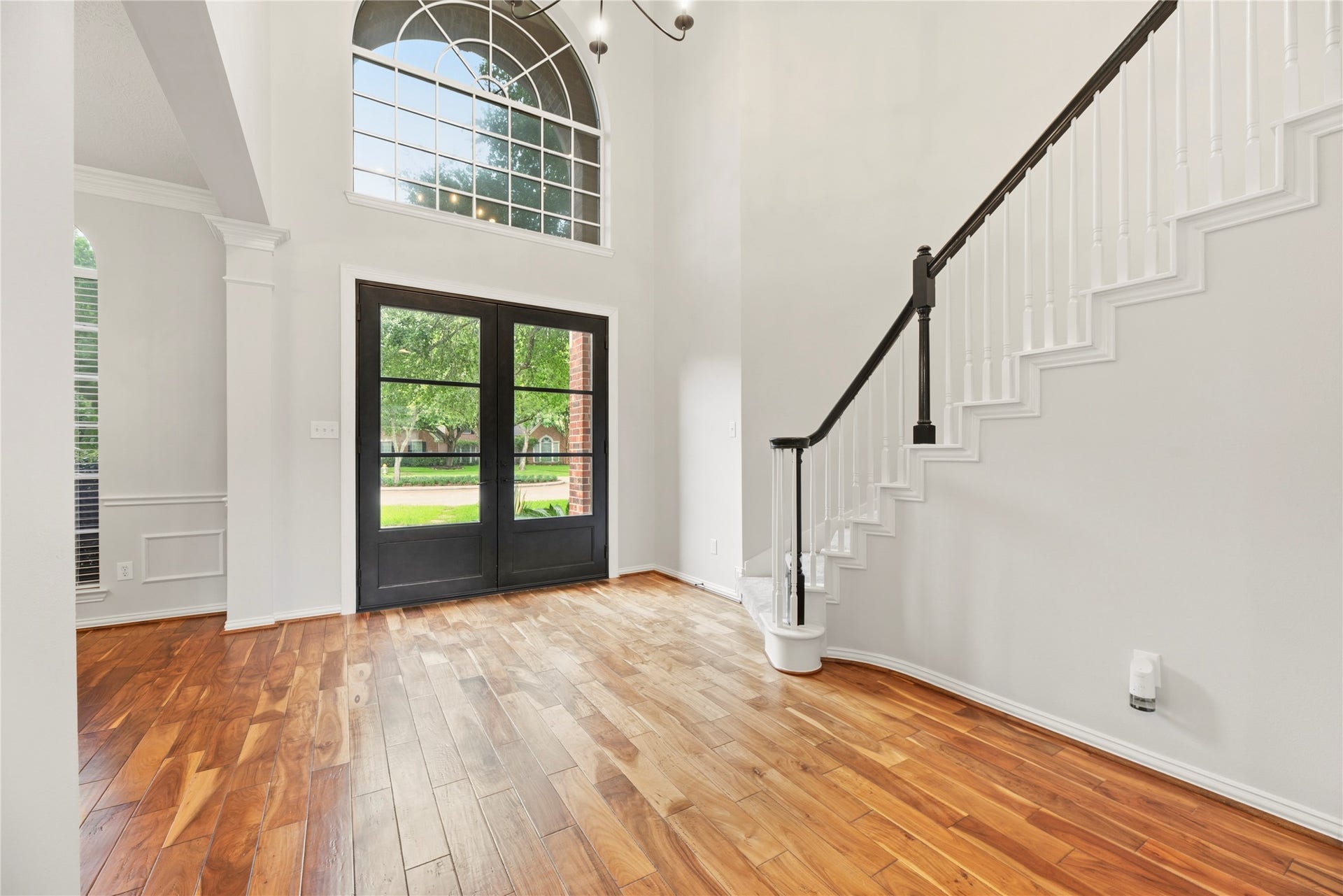 9227 N Fitzgerald Way, Missouri City, TX 77459 Opposite view of the two story entry!