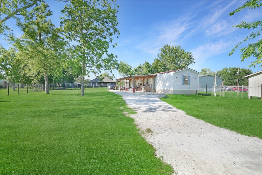 Property photo for 639 Reuben White Drive, Crosby, TX