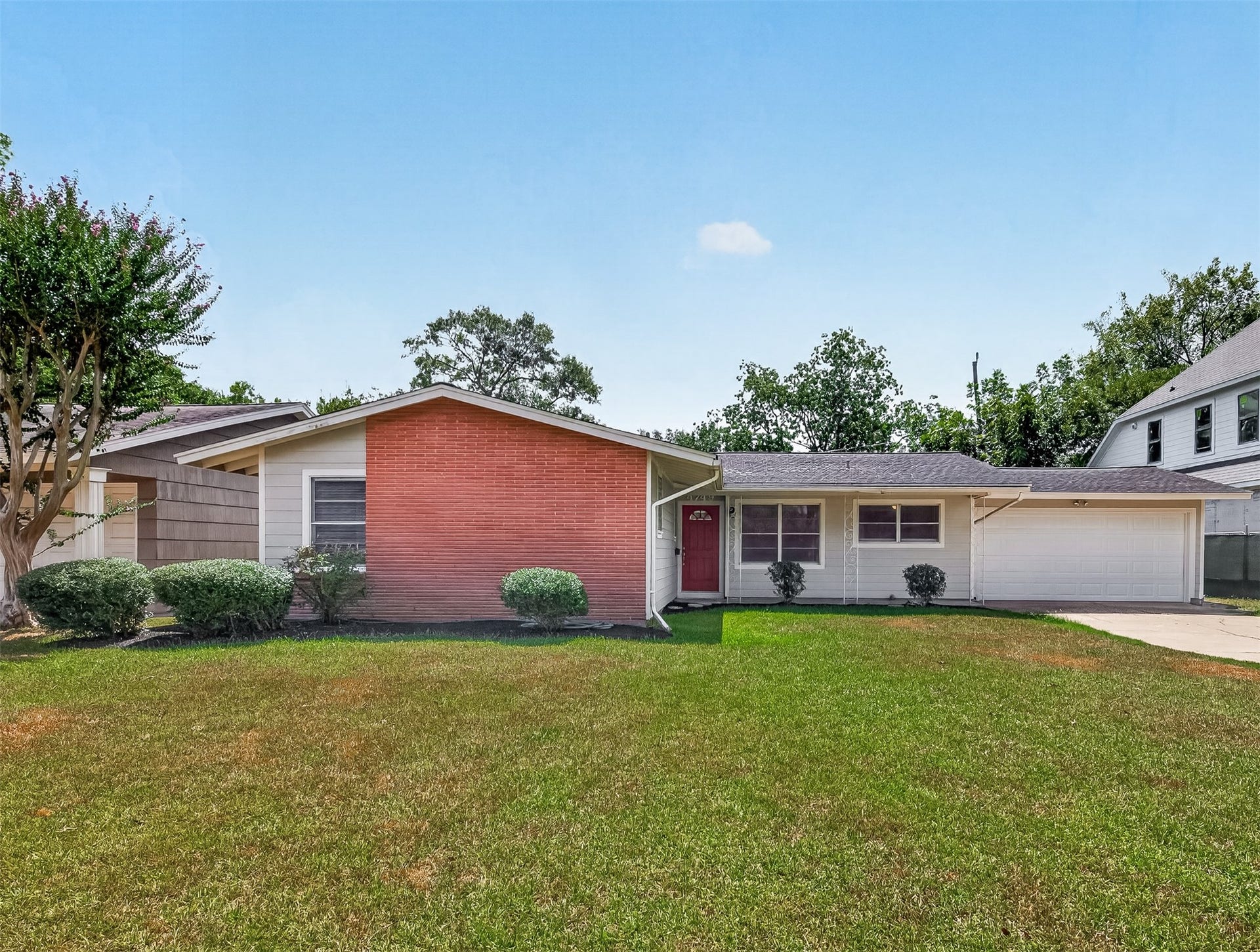 Mid-century home with brick and hardi-plank exterior.  PEX Plumbing-2021. Hot water heater replaced in 2026.