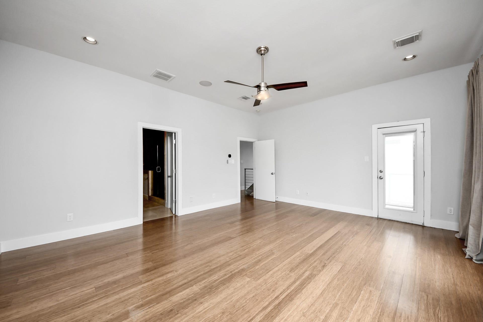 1807 Hickory Street, Houston, TX 77007 1807 Hickory Street, Houston, TX 77007
