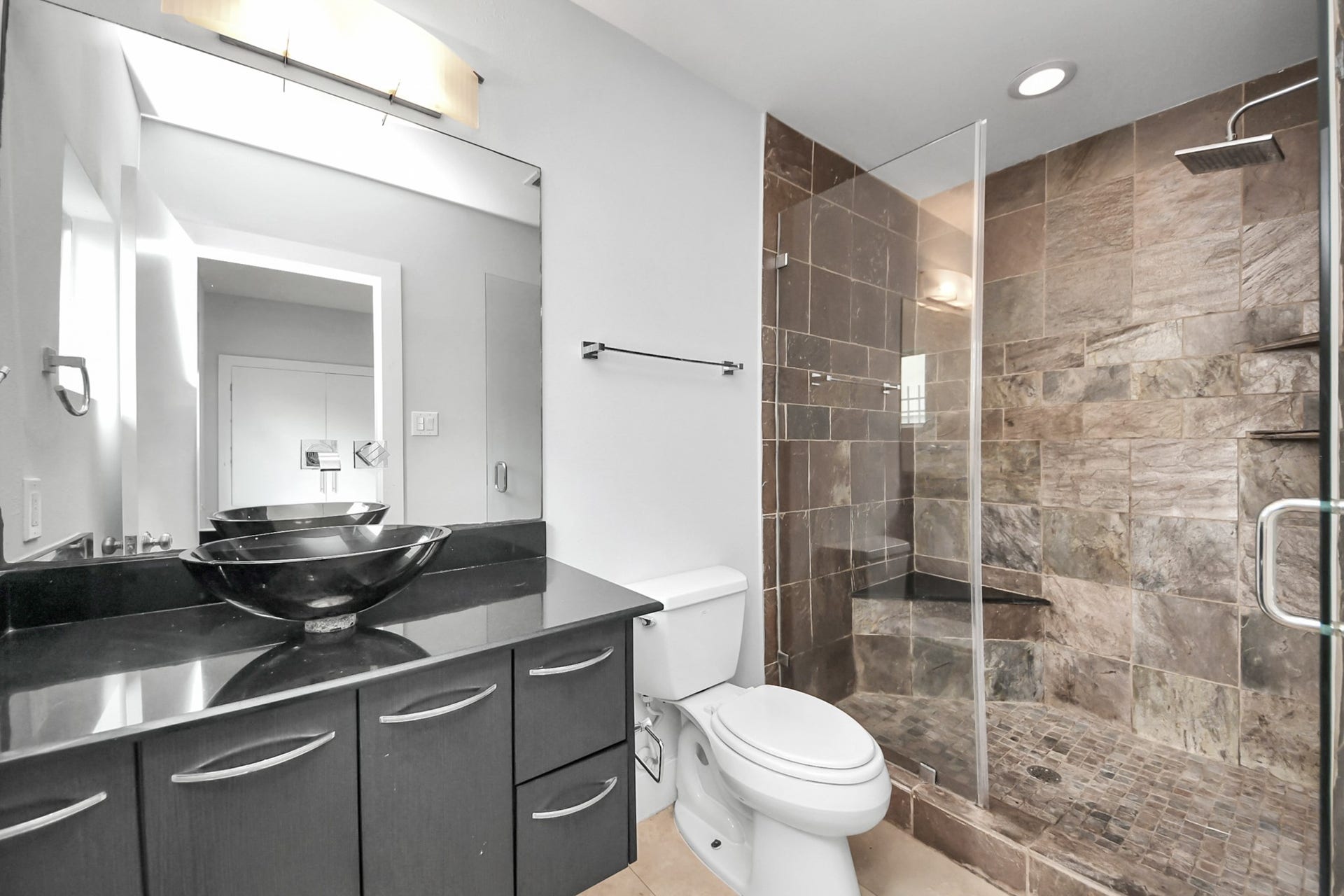 1807 Hickory Street, Houston, TX 77007 First-floor bedroom with a private full bathroom, ideal for guests.
