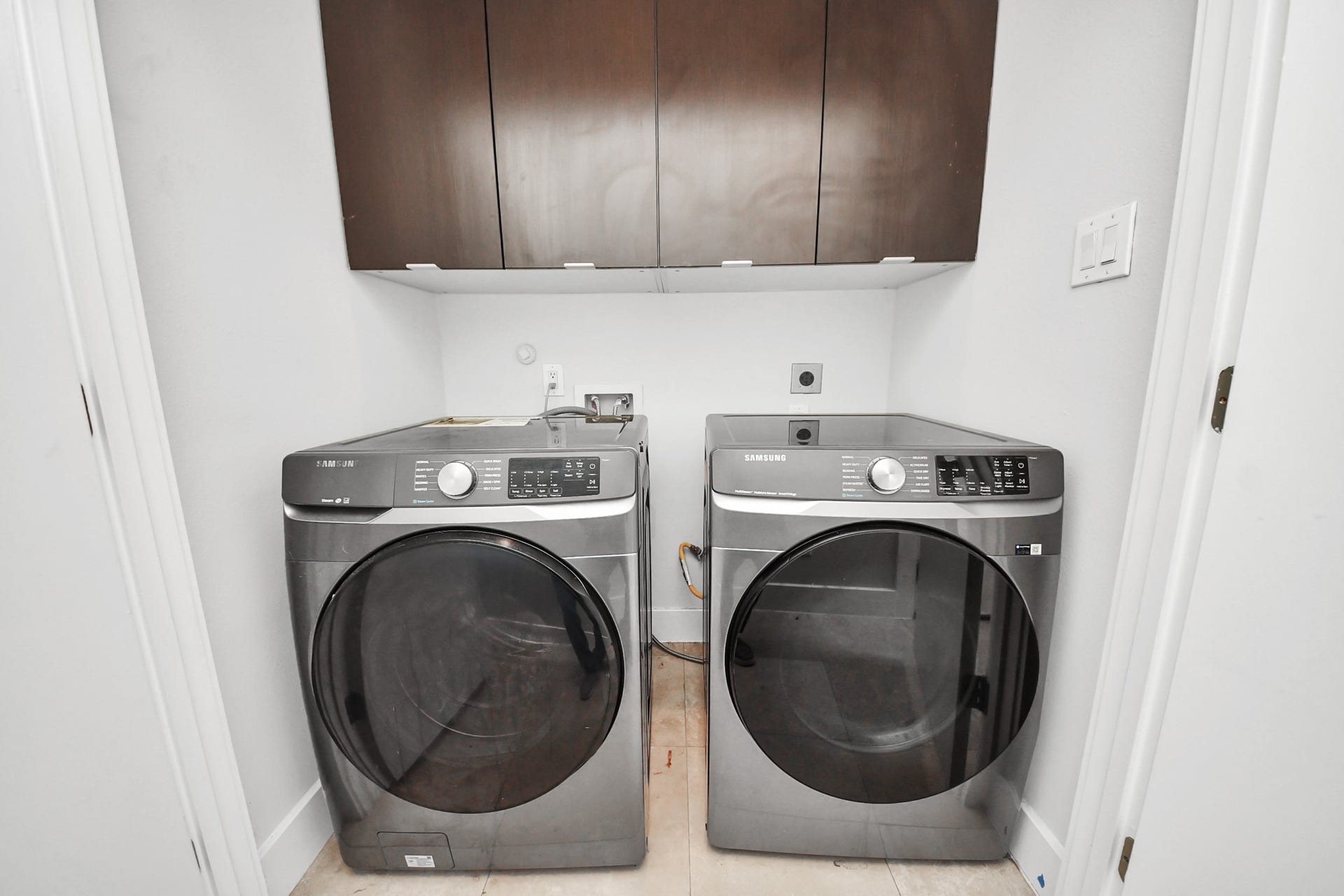 1807 Hickory Street, Houston, TX 77007 Washer and dryer included!