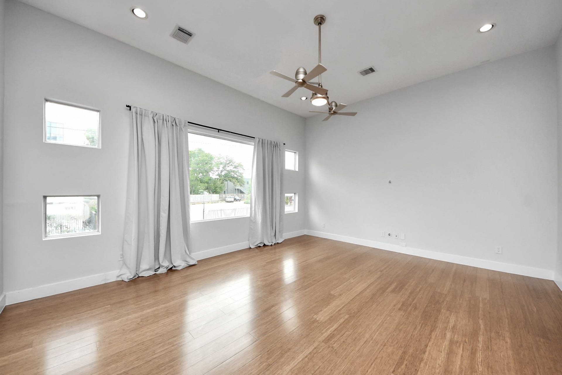 1807 Hickory Street, Houston, TX 77007 Primary