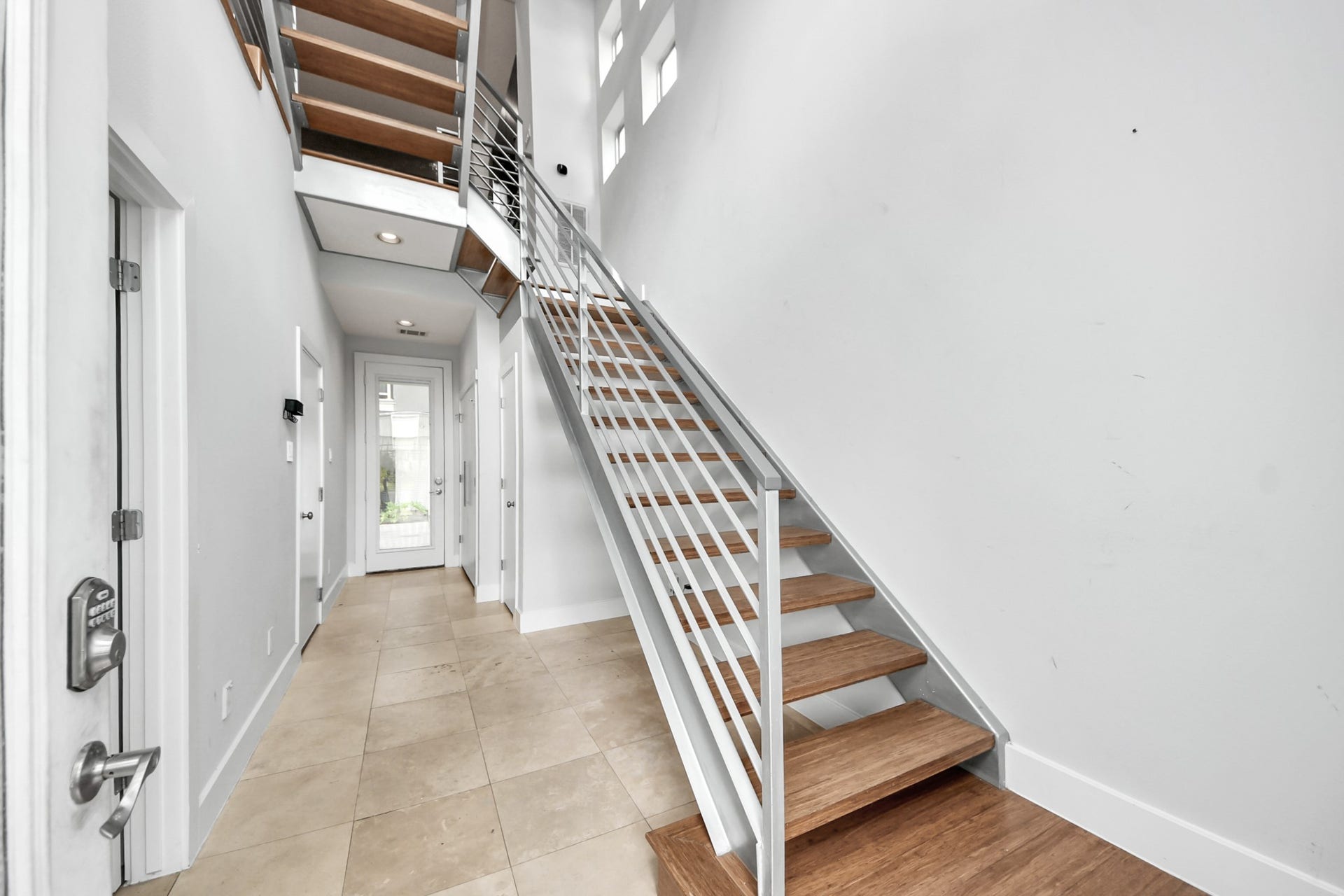 1807 Hickory Street, Houston, TX 77007 Welcome to 1807 Hickory Street
