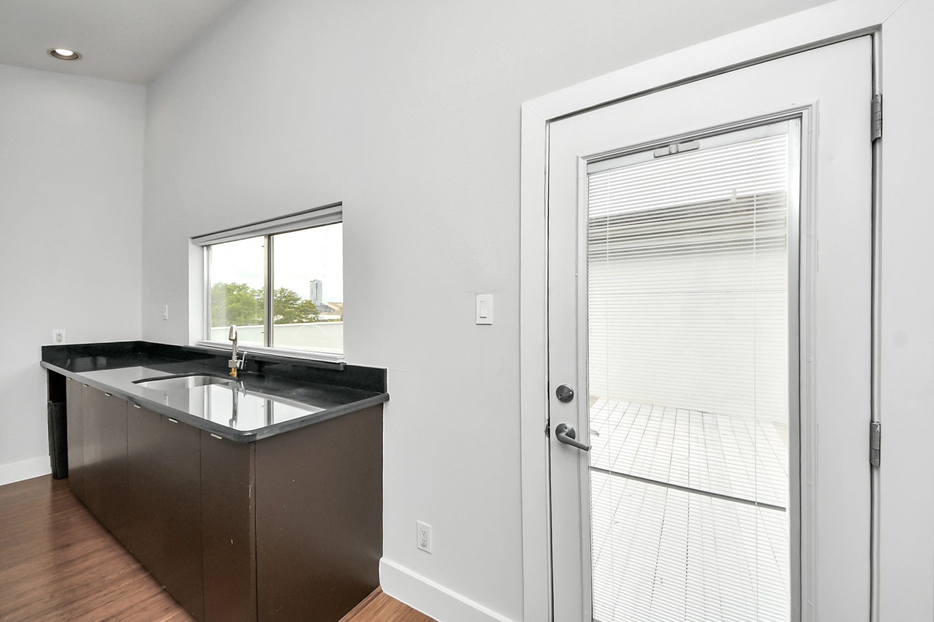 1807 Hickory Street, Houston, TX 77007 Bar area with sink leading to rooftop deck
