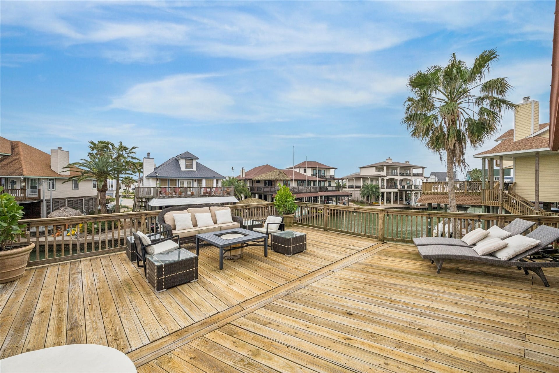 115 Bamaku Bend, Tiki Island, TX 77554 115 Bamaku Bend, Tiki Island, TX 77554