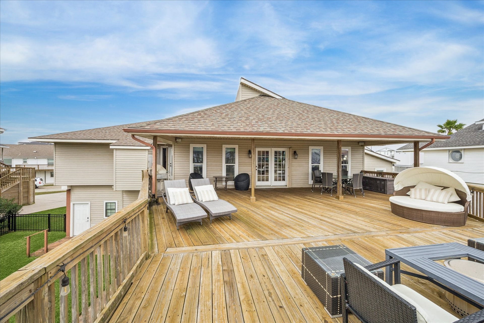 115 Bamaku Bend, Tiki Island, TX 77554 115 Bamaku Bend, Tiki Island, TX 77554