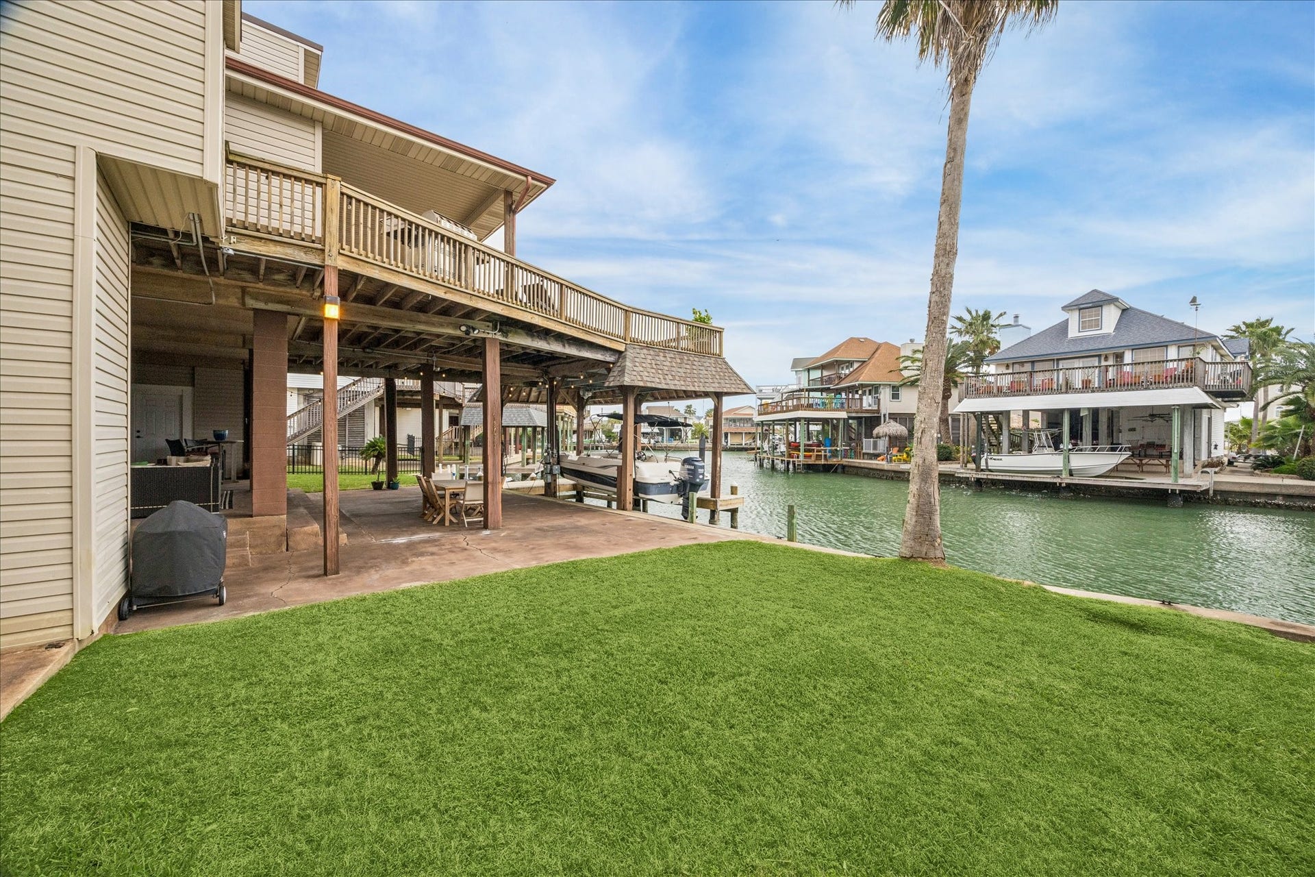 115 Bamaku Bend, Tiki Island, TX 77554 115 Bamaku Bend, Tiki Island, TX 77554