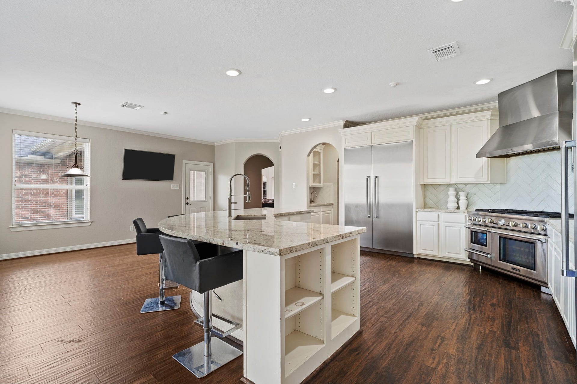 4502 Creek Point Lane, Missouri City, TX 77459 The kitchen opens seamlessly to a casual dining space and expansive living area, creating the perfect setting for everyday relaxation and effortless entertaining.