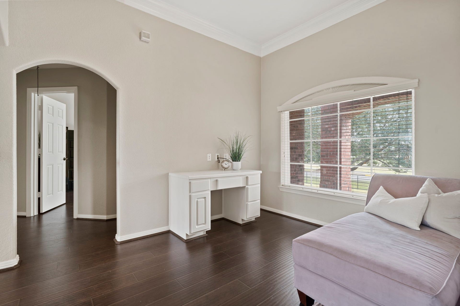 4502 Creek Point Lane, Missouri City, TX 77459 Versatile bonus space ideal for a second home office, cozy sitting area, or private retreat to relax and unwind.