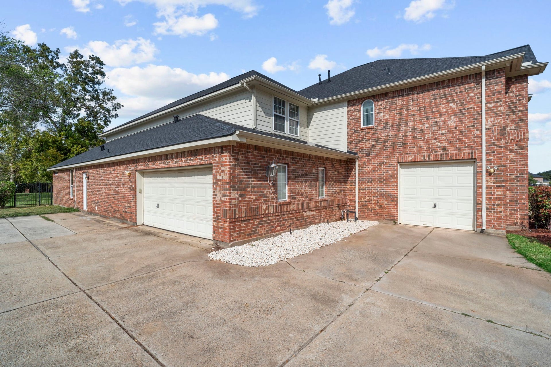 4502 Creek Point Lane, Missouri City, TX 77459 offering 3Offering a spacious three-car garage with generous additional parking for guests and extra vehicles. car garage