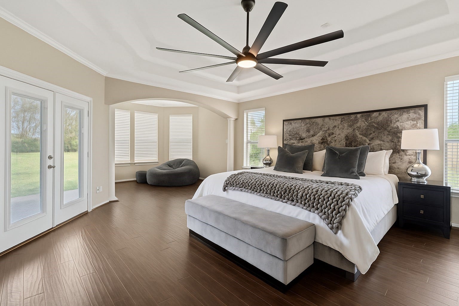 4502 Creek Point Lane, Missouri City, TX 77459 Expansive primary suite featuring a private sitting area, creating a peaceful retreat for relaxation and unwinding.