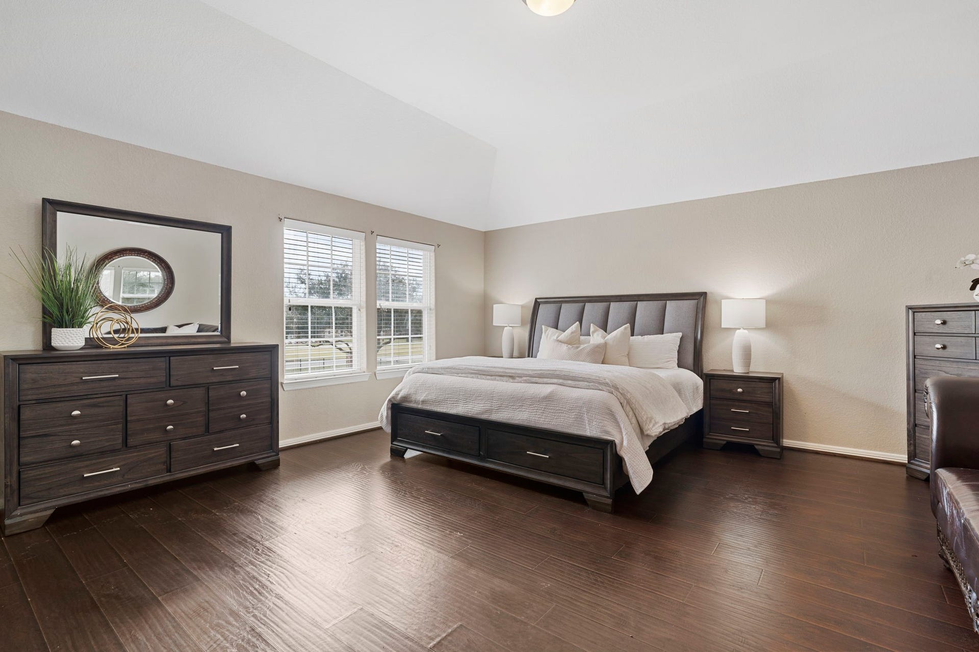 4502 Creek Point Lane, Missouri City, TX 77459 Expansive secondary bedroom featuring a walk in closet and private ensuite bathroom, offering comfort and privacy for family or guests.