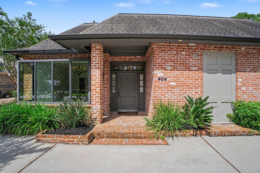 Property photo for 404 Bayou Cove Court, Houston, TX
