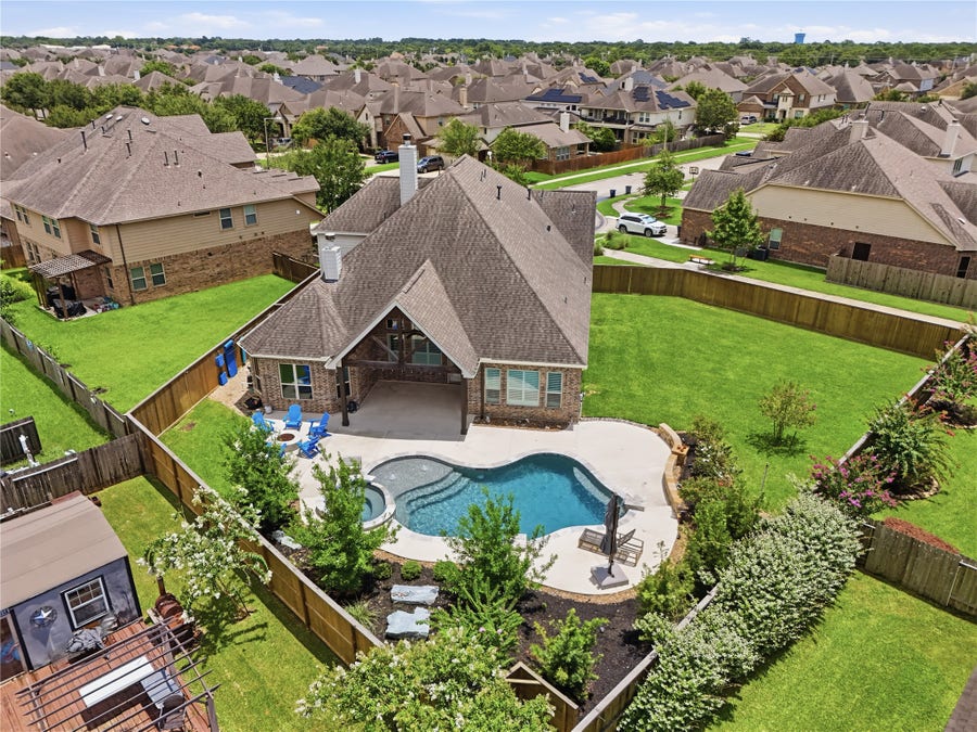 Property photo for 327 Westwood Drive, League City, TX