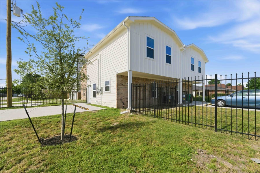Property photo for 6803 Loma Vista Street, #B, Houston, TX
